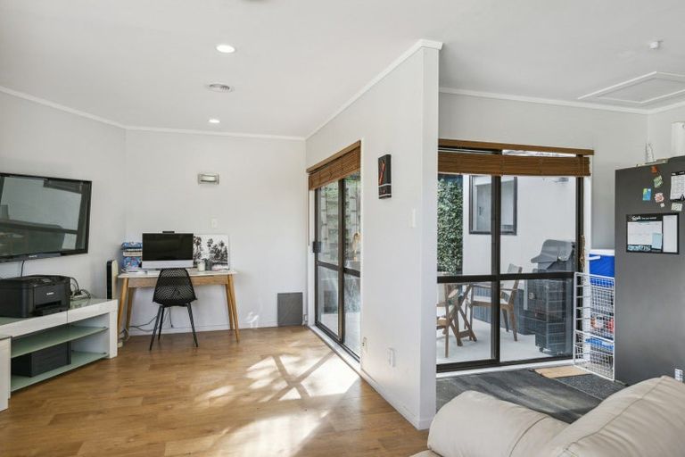 Photo of property in 12 Cullen Place, Tawa, Wellington, 5028