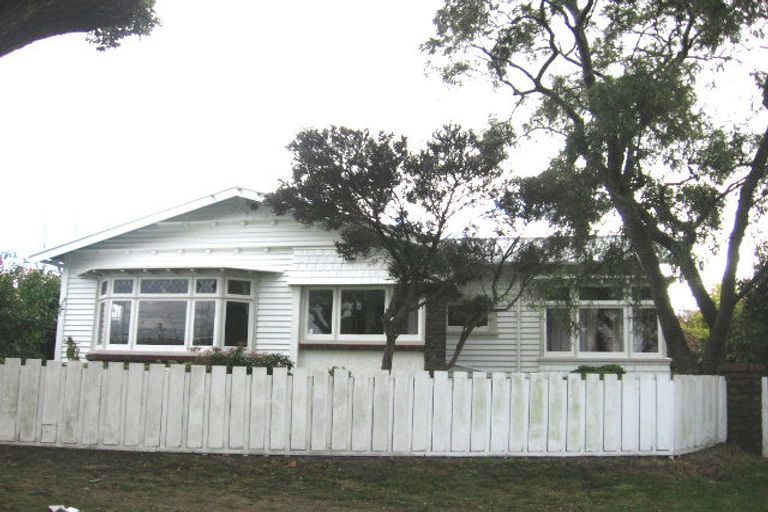 Photo of property in 5 Pohutukawa Street, Woburn, Lower Hutt, 5010