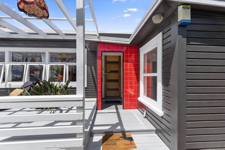 Photo of property in 16 Mahoe Street, Otaki Beach, Otaki, 5512