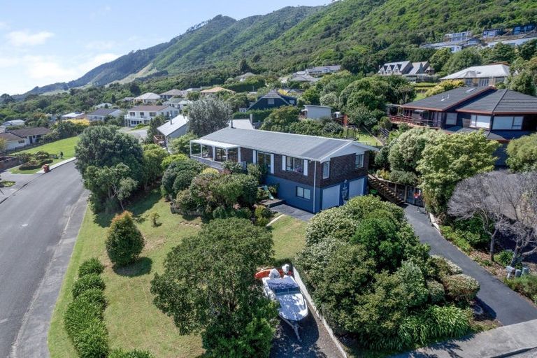Photo of property in 1 Mohua Street, Waikanae, 5036