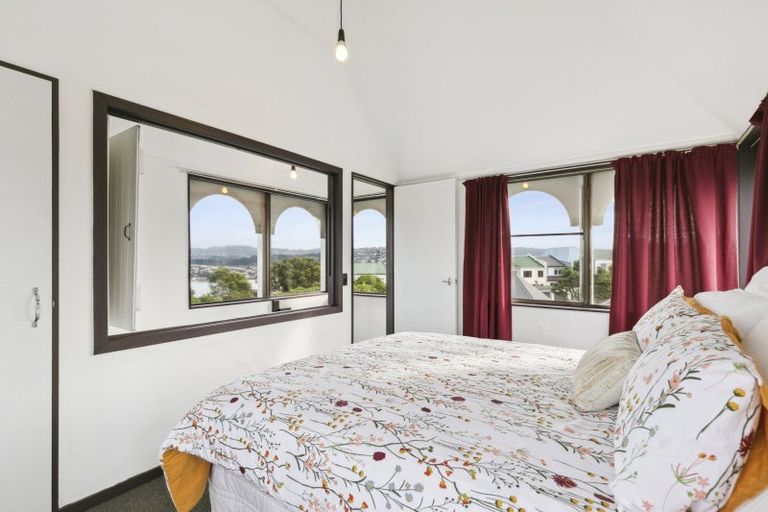 Photo of property in 140 Akaroa Drive, Maupuia, Wellington, 6022