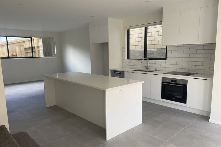 Photo of property in 45d Greenvalley Rise, Glenfield, Auckland, 0629