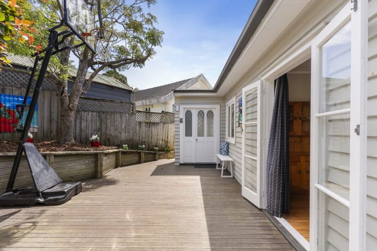 Photo of property in 1/47 Lyons Avenue, Murrays Bay, Auckland, 0630