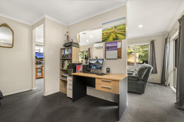 Photo of property in 72 Magic Way, Randwick Park, Auckland, 2105