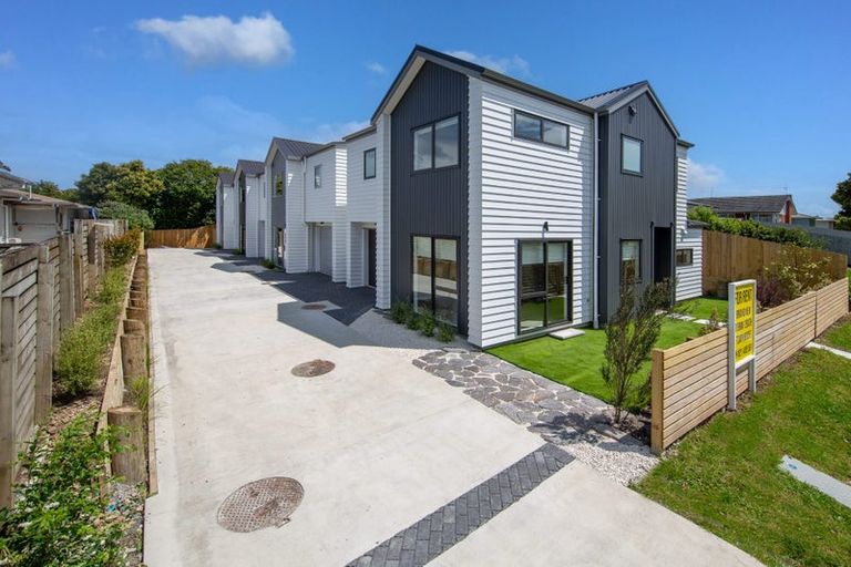 Photo of property in 47a Gossamer Drive, Pakuranga Heights, Auckland, 2010