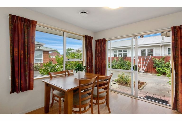 Photo of property in 2/5 Broadbent Street, Riccarton, Christchurch, 8041