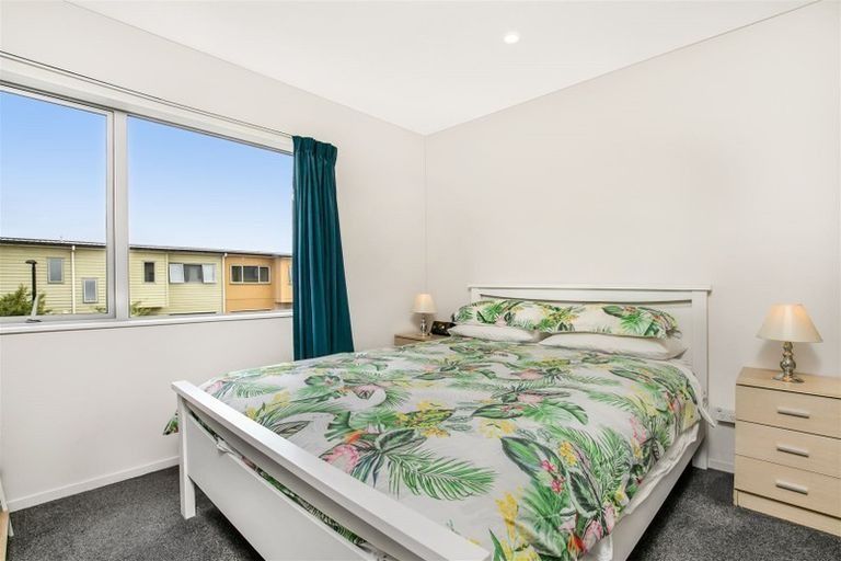 Photo of property in 31/11 Ray Small Drive, Papakura, 2110