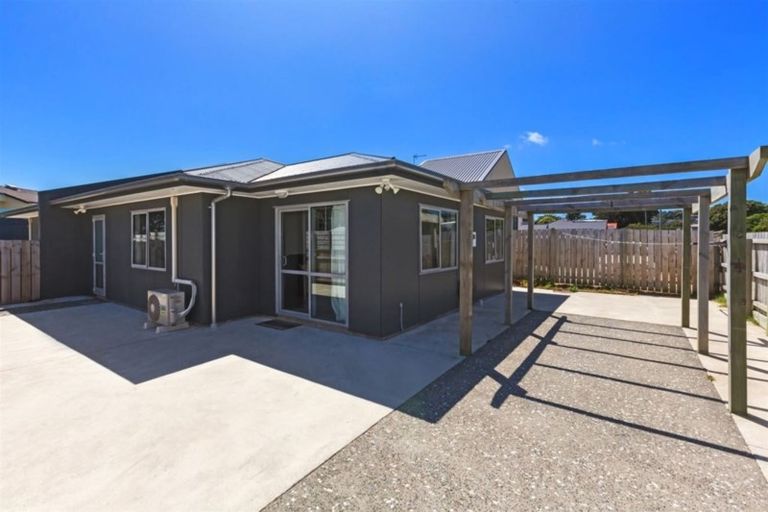 Photo of property in 12 Whitehouse Road, Titahi Bay, Porirua, 5022