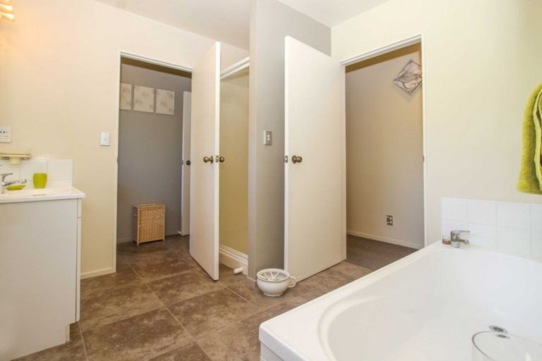 Photo of property in 10d Elliston Crescent, Stanmore Bay, Whangaparaoa, 0932