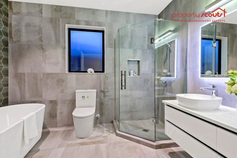 Photo of property in 19 Syd Grant Crescent, Orewa, 0931