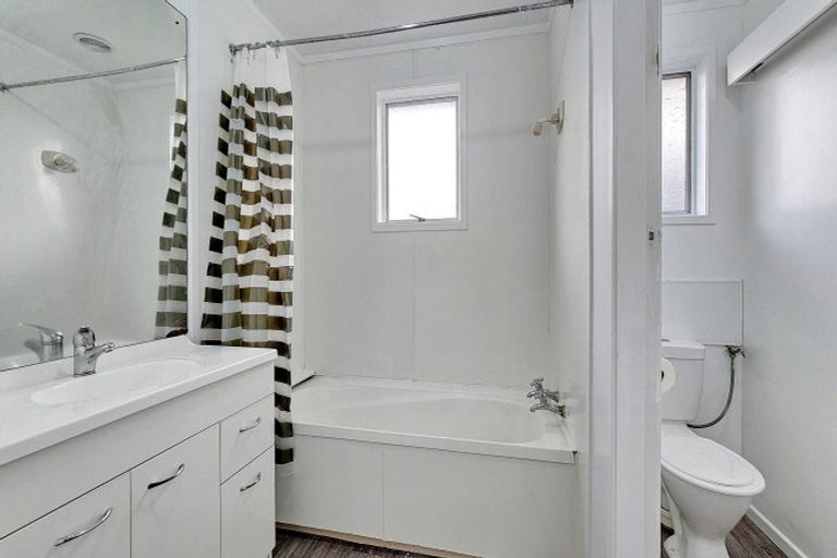 Photo of property in 10 Cherrywood Place, Western Heights, Rotorua, 3015