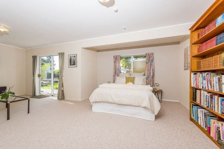 Photo of property in 5 Cherub Place, West Harbour, Auckland, 0618
