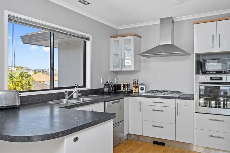 Photo of property in 10 Valley Fields Place, Pukekohe, 2120