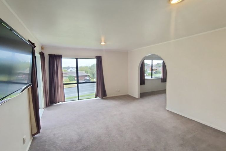 Photo of property in 92 Aviemore Drive, Highland Park, Auckland, 2010