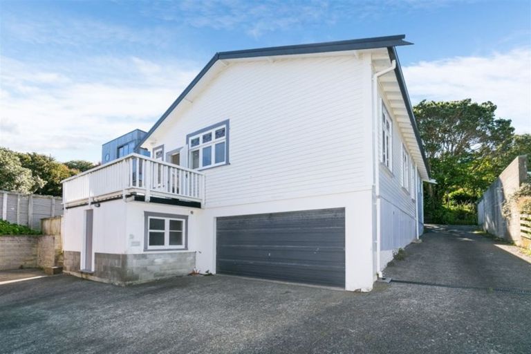 Photo of property in 16 Ranui Crescent, Khandallah, Wellington, 6035