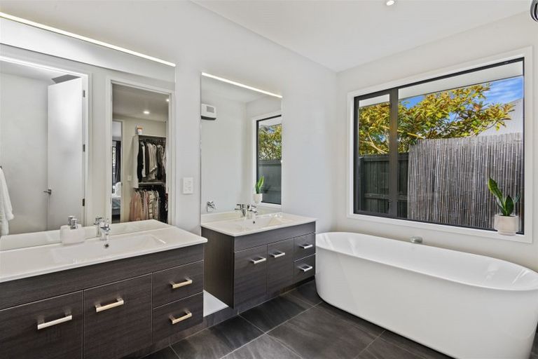 Photo of property in 98 Broadhaven Avenue, Parklands, Christchurch, 8083