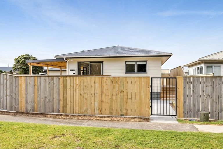 Photo of property in 25 Longfellow Road, Opunake, 4616