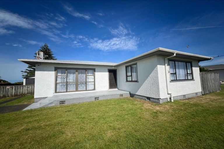 Photo of property in 15 Cornfoot Street, Castlecliff, Whanganui, 4501