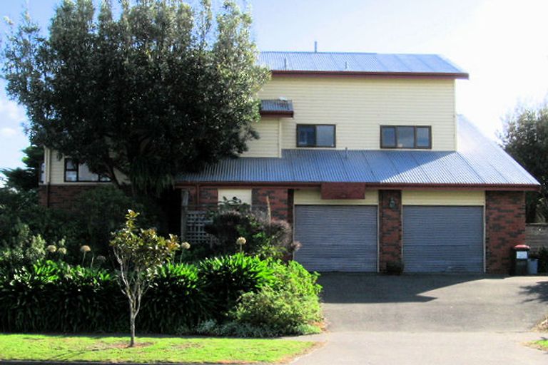 Photo of property in 1 Waiheke Street, Waikanae Beach, Waikanae, 5036