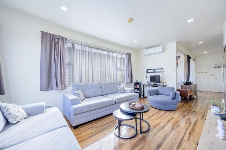 Photo of property in 1/410 Glenfield Road, Glenfield, Auckland, 0629