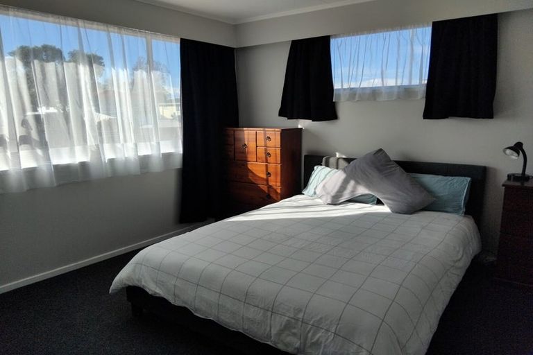 Photo of property in 70a Featherston Street, Takaro, Palmerston North, 4412