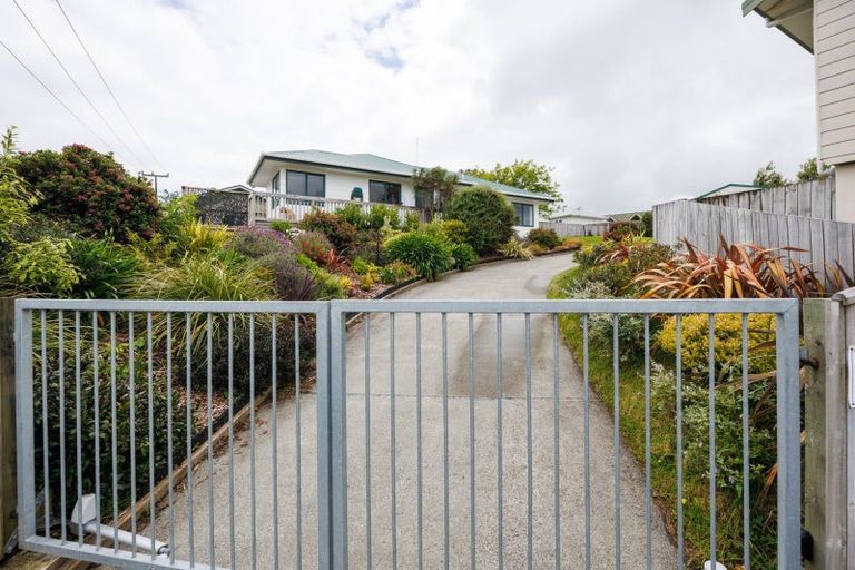 Photo of property in 23 Lydia Place, Kelvin Grove, Palmerston North, 4414