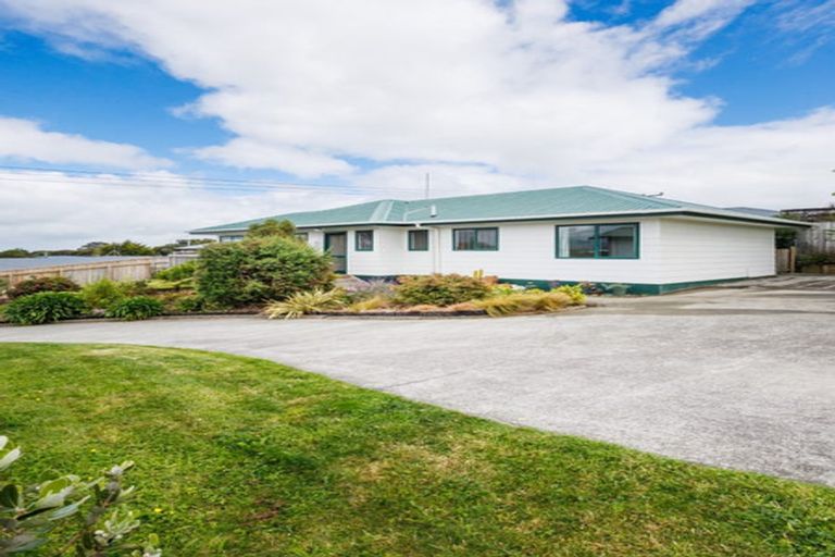 Photo of property in 23 Lydia Place, Kelvin Grove, Palmerston North, 4414