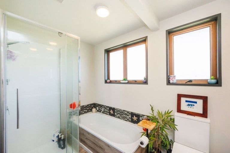 Photo of property in 16 Dunk Place, Milson, Palmerston North, 4414