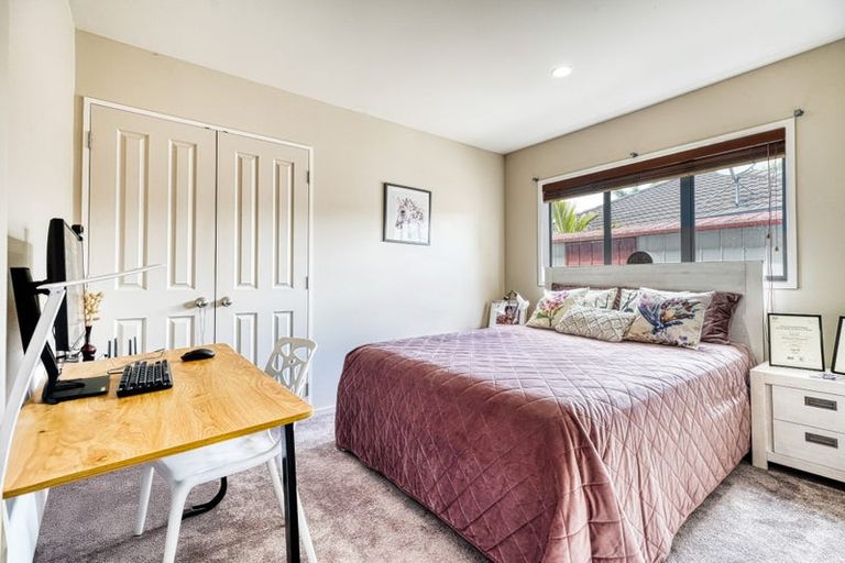 Photo of property in 76 Lothian Brae, Wattle Downs, Auckland, 2103