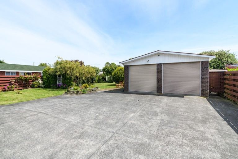 Photo of property in 32 Cedar Crescent, Feilding, 4702