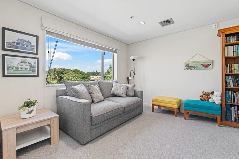 Photo of property in The Reef, 93 Saint Aubyn Street, New Plymouth, 4310