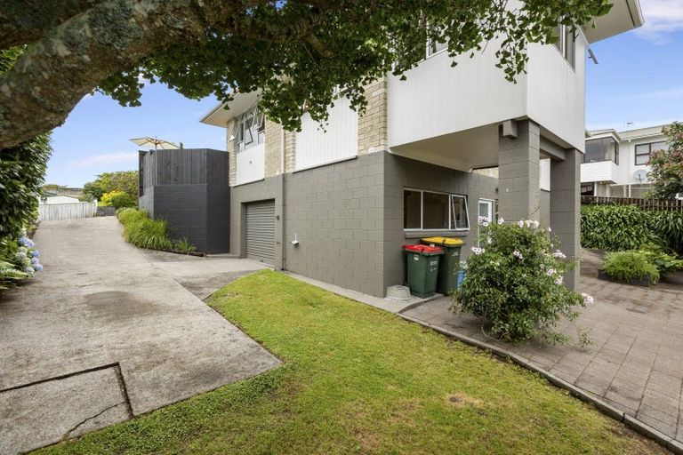 Photo of property in 21 York Crescent, Westown, New Plymouth, 4310