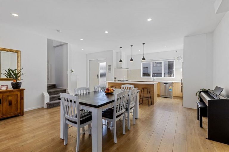 Photo of property in 25 Sunshine Boulevard, Sunnyvale, Auckland, 0612