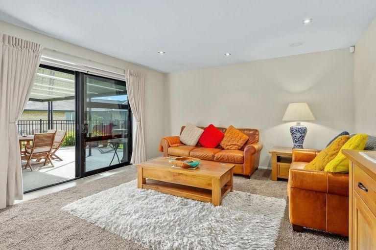 Photo of property in 8 Erin Jane Place, One Tree Point, 0118