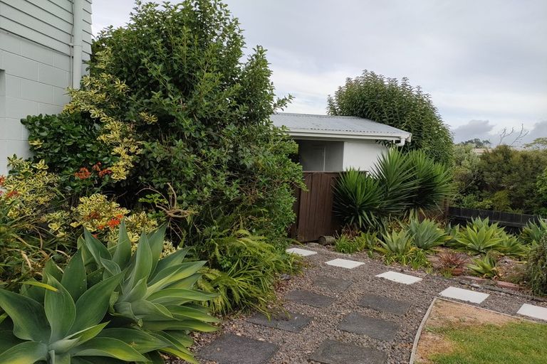 Photo of property in 141 Flanshaw Road, Te Atatu South, Auckland, 0610