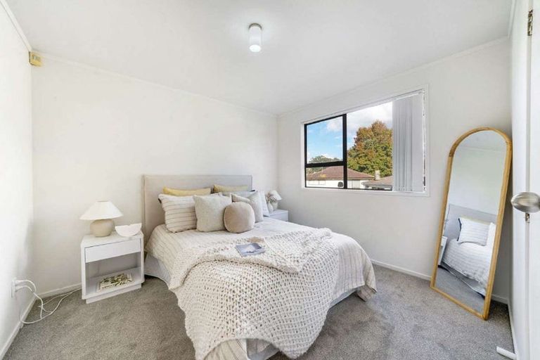 Photo of property in 2/7 Mon Desir Place, Manurewa, Auckland, 2102