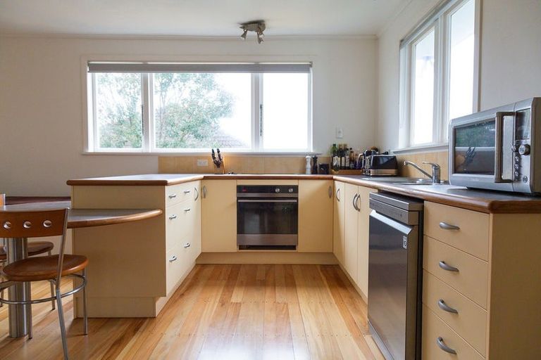 Photo of property in 6 Boler Place, New Lynn, Auckland, 0600