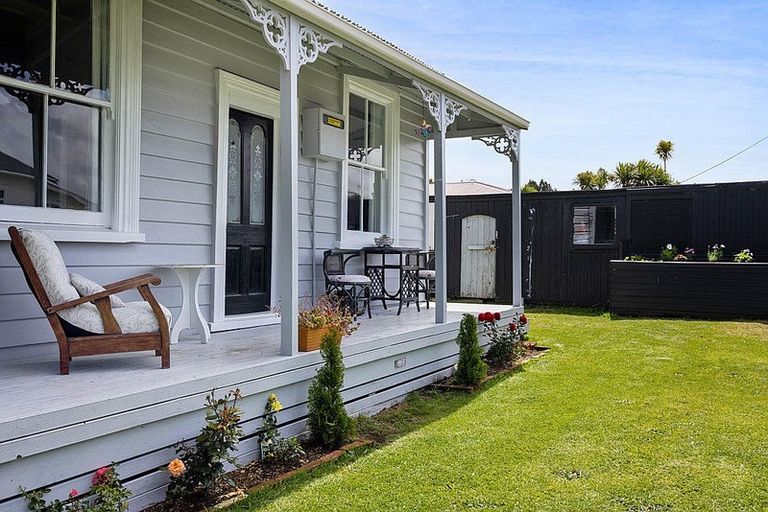 Photo of property in 10 Lincoln Street, Patea, 4520
