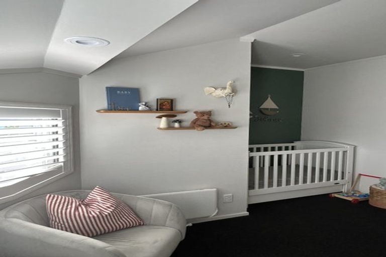 Photo of property in 8 Countess Close, Maupuia, Wellington, 6022