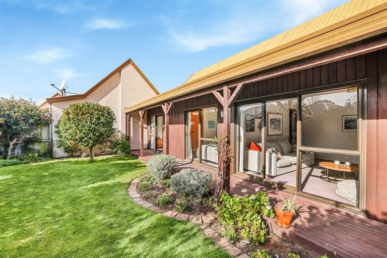 Photo of property in 3/63 Beachville Road, Redcliffs, Christchurch, 8081