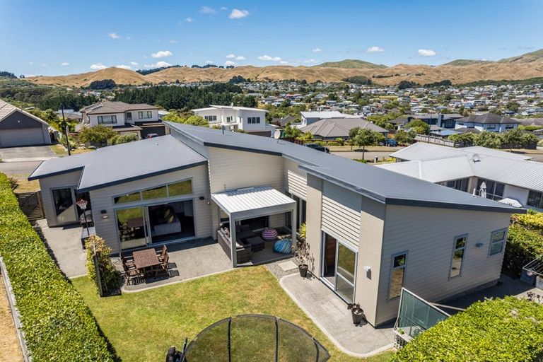 Photo of property in 28 Nelson Avenue, Aotea, Porirua, 5024
