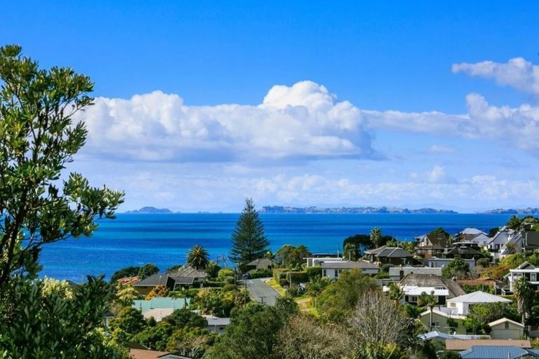 Photo of property in 2/10 Kiteroa Terrace, Rothesay Bay, Auckland, 0630