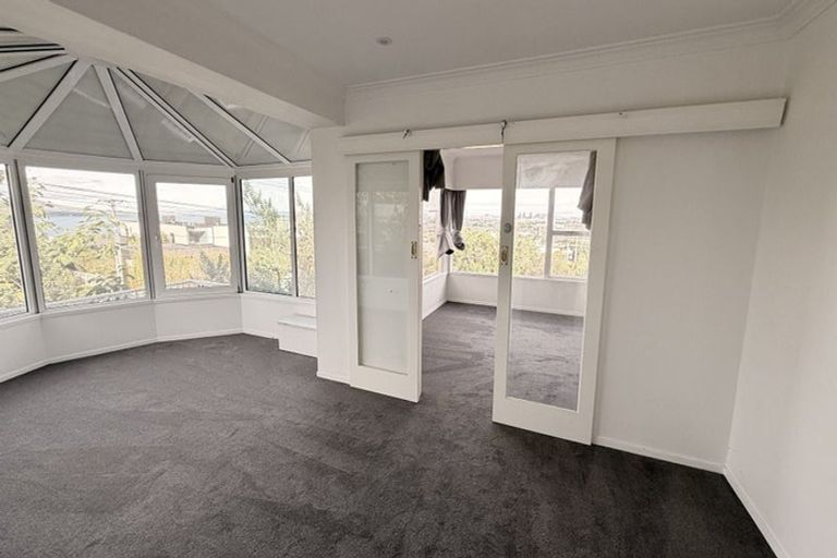 Photo of property in 1/166 East Coast Road, Forrest Hill, Auckland, 0620