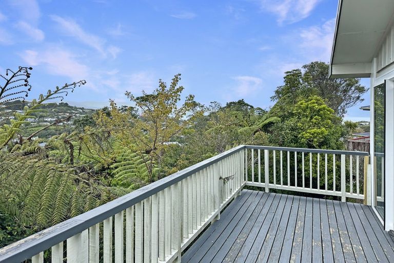 Photo of property in 6 Salford Street, Newlands, Wellington, 6037