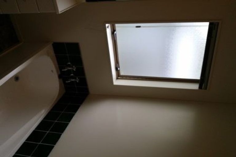 Photo of property in 396a Te Atatu Road, Te Atatu Peninsula, Auckland, 0610