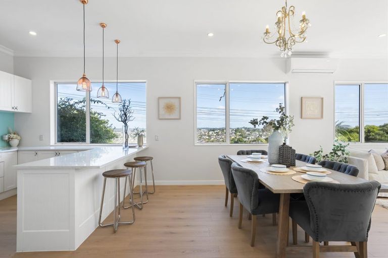 Photo of property in 517 East Coast Road, Murrays Bay, Auckland, 0630