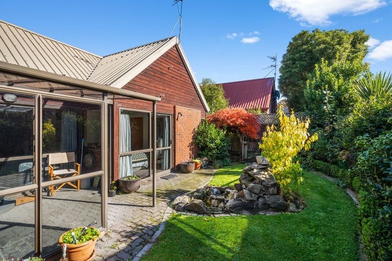 Photo of property in 2/6 Cricklewood Place, Avonhead, Christchurch, 8042