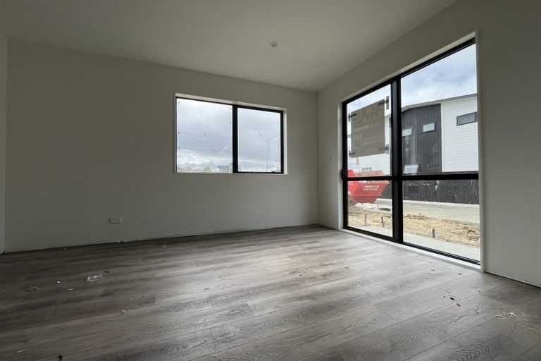 Photo of property in 1 Whawhaki Lane, Kumeu, 0810