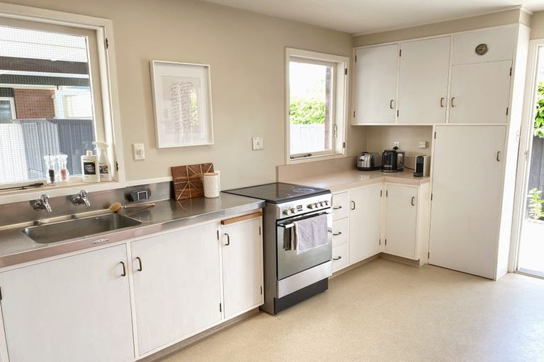 Photo of property in 2/12 Penhelig Place, Burnside, Christchurch, 8053