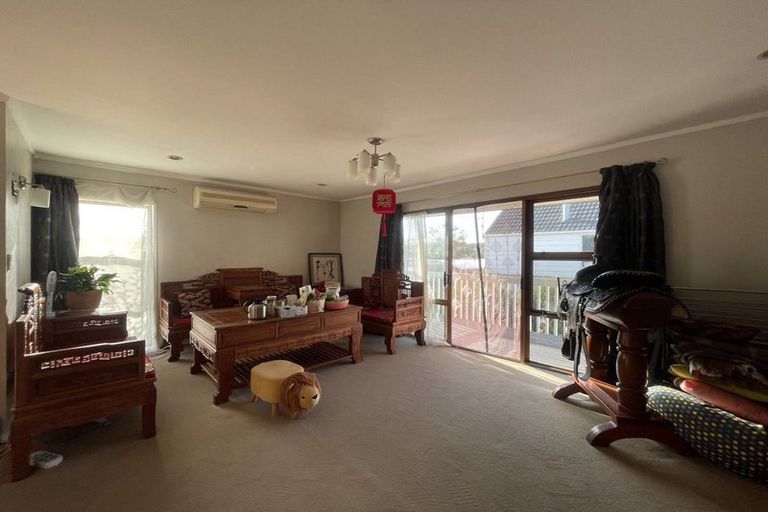 Photo of property in 1/2 Brian Avenue, Forrest Hill, Auckland, 0620